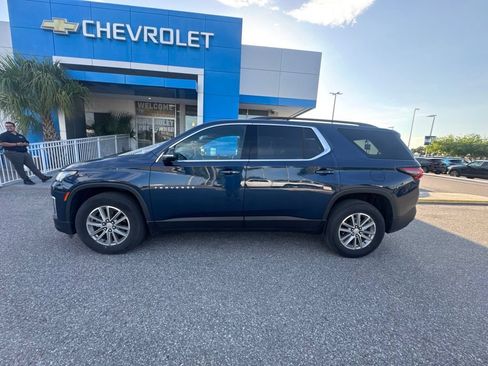 Used 2023 Chevrolet Traverse LT FWD image 2