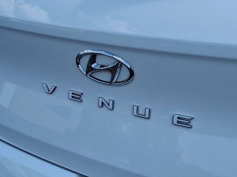 Certified 2025 Hyundai Venue Limited FWD image 30