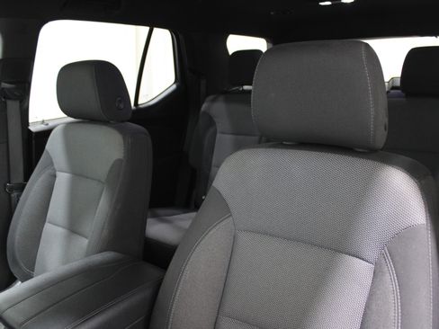 Used 2023 Chevrolet Traverse LT image 5