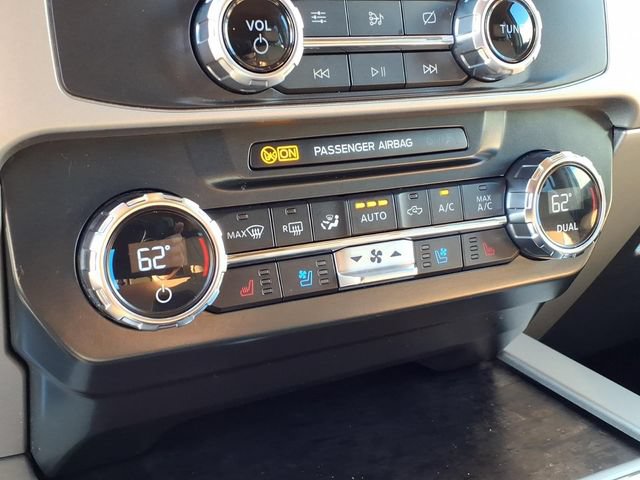 Used 2022 Ford F350 Lariat w/ Lariat Ultimate Package AWD/4WD image 24