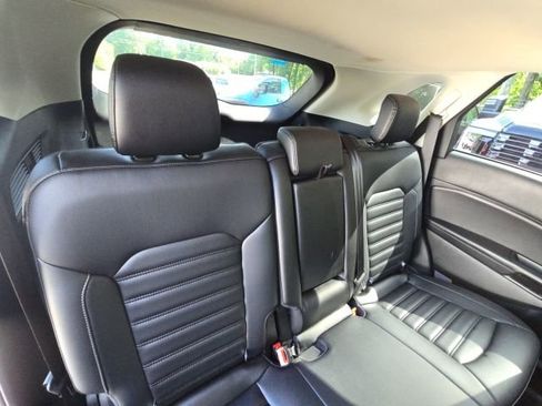 Used 2024 Ford Edge SEL w/ Convenience Package image 16