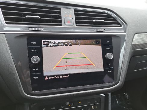 Used 2024 Volkswagen Tiguan SE image 25