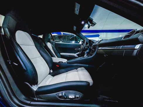 Used 2019 Porsche 718 Cayman RWD image 29