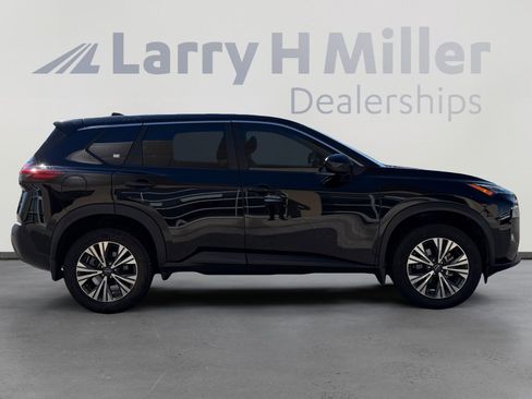 Used 2023 Nissan Rogue SV image 6