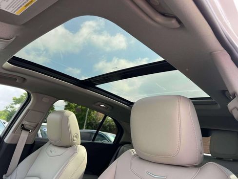 Used 2023 Cadillac XT4 Luxury w/ Cold Weather Package AWD/4WD image 20