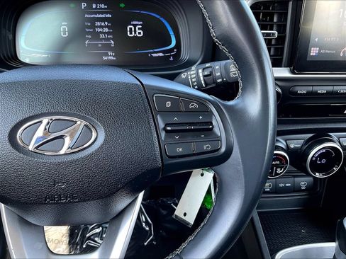 Certified 2023 Hyundai Venue SEL FWD image 13