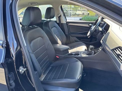 Used 2024 Volkswagen Jetta SE FWD image 23