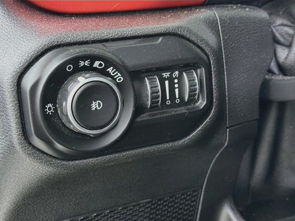 Used 2021 Jeep Wrangler Rubicon AWD/4WD image 13