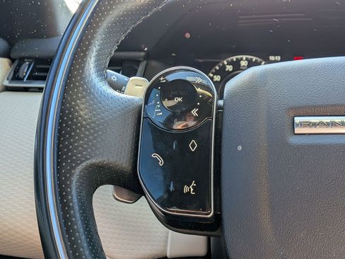Used 2018 Land Rover Range Rover Velar R-Dynamic SE image 17