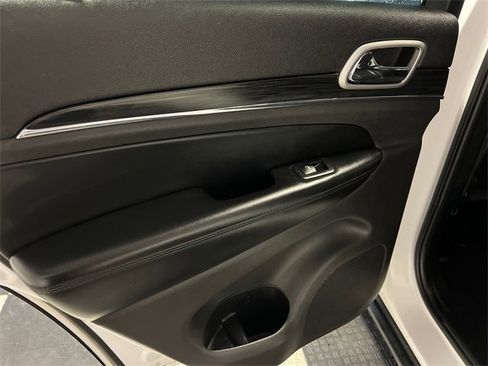 Used 2019 Jeep Grand Cherokee Limited image 18