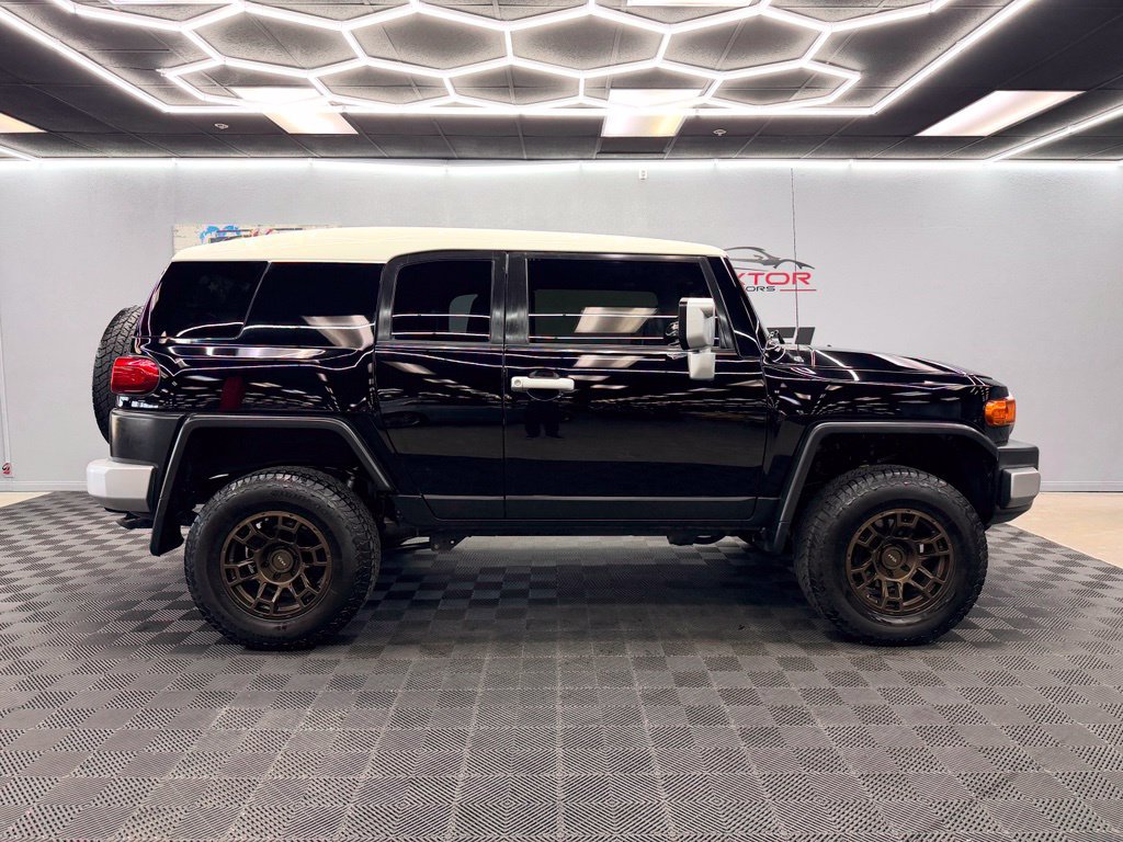 Used 2014 Toyota FJ Cruiser 4WD w/ Upgrade Package image 16