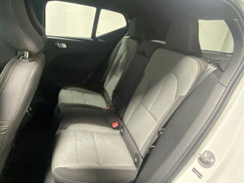 Used 2025 Volvo XC40 B5 Core image 14