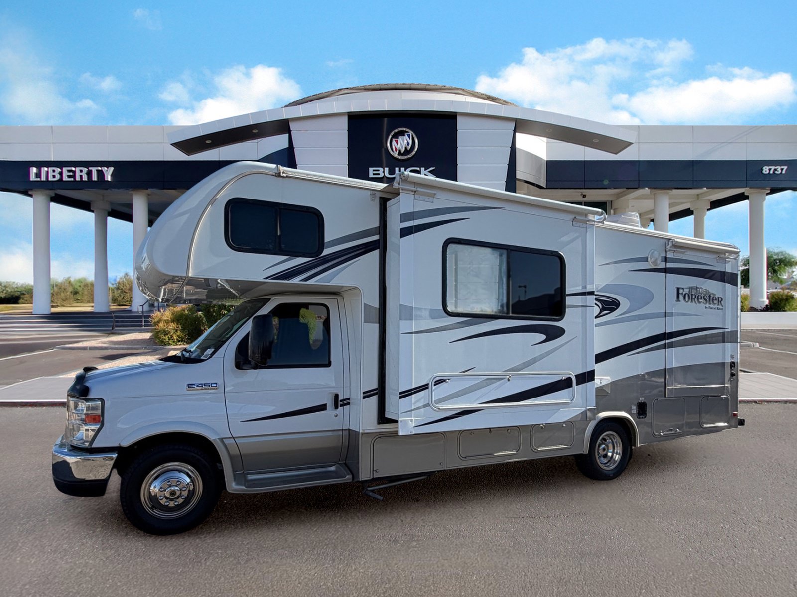 Used 2014 Ford E-450 and Econoline 450 Super Duty w/ Motorhome Prep Package RWD image 18