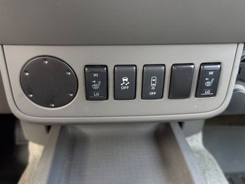 Used 2016 Nissan Frontier SV w/ SV Value Truck Package RWD image 7