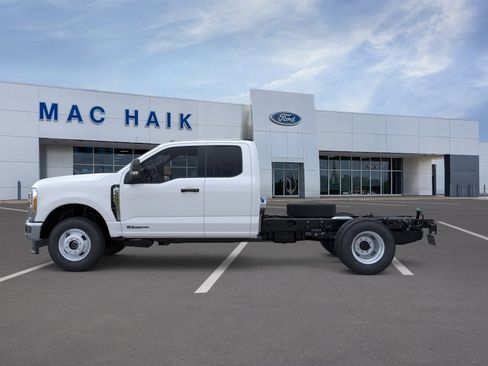 New 2025 Ford F350 XL w/ XL Chrome Package AWD/4WD image 3