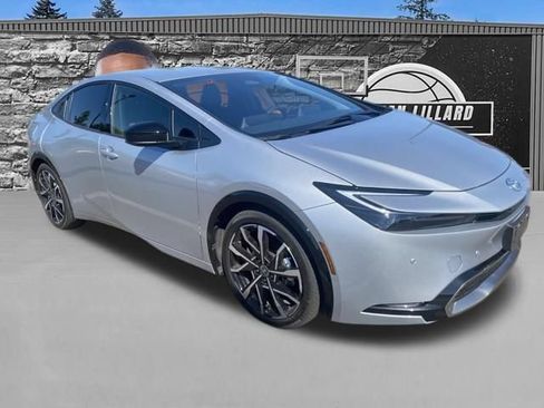 Used 2025 Toyota Prius Plug-In Hybrid FWD image 1
