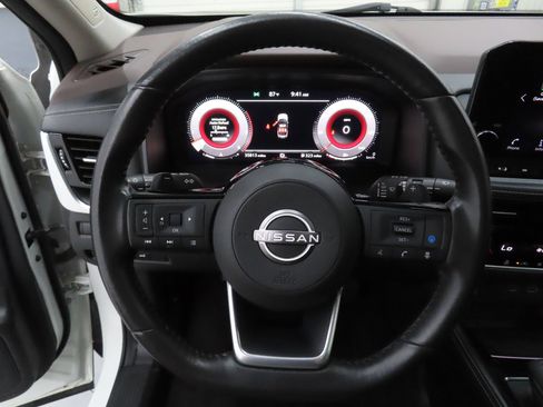 Used 2023 Nissan Rogue Platinum FWD image 15