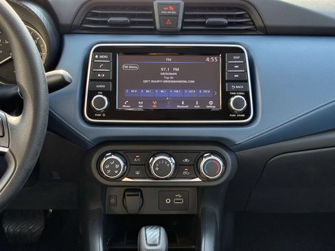 Used 2025 Nissan Versa SV FWD image 17