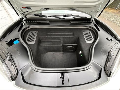 Used 2025 Porsche Macan 4 Electric image 15