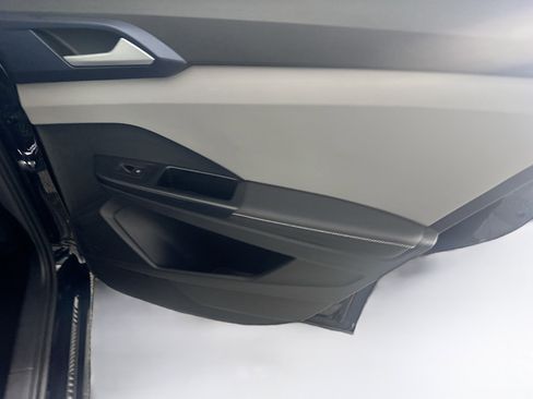 Used 2024 Volkswagen Taos SE image 27