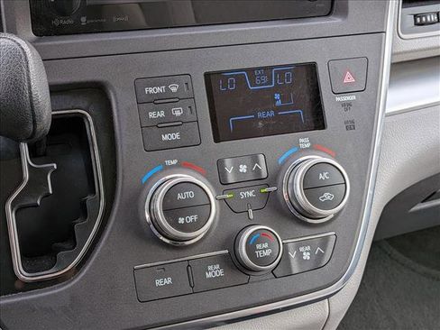 Used 2017 Toyota Sienna LE FWD image 14