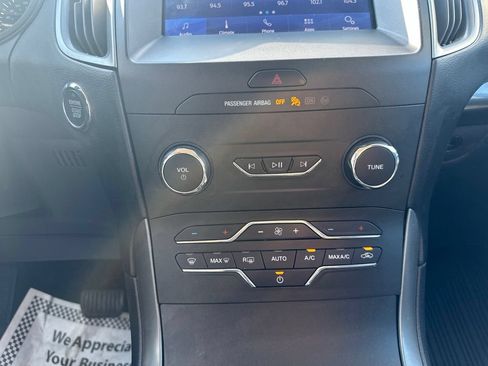Used 2020 Ford Edge SE AWD/4WD image 18