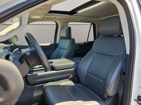 Used 2025 Ford Expedition Active AWD/4WD image 12