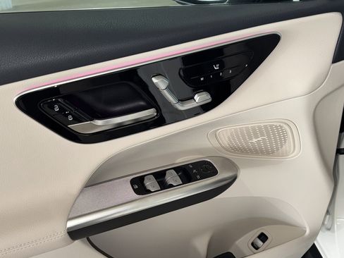 Used 2026 Mercedes-Benz GLC 300 image 18