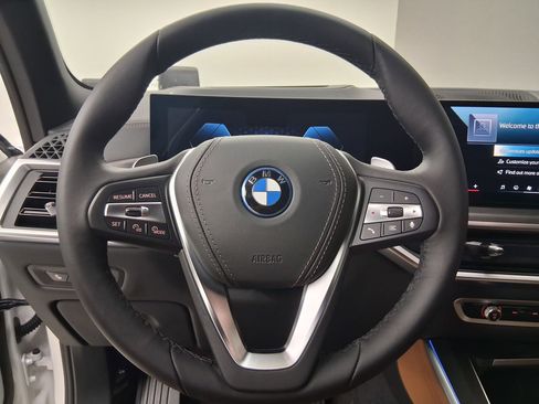 New 2026 BMW X5 xDrive50e w/ Premium Package AWD/4WD image 15