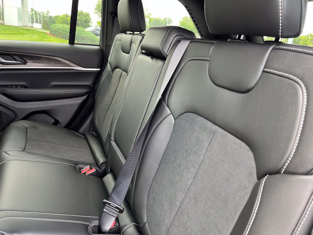 New 2026 Jeep Grand Cherokee Altitude AWD/4WD image 34
