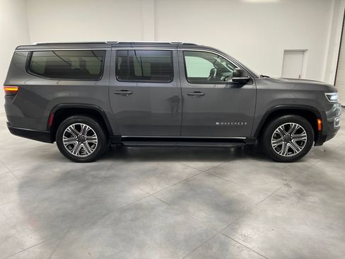 Used 2024 Jeep Wagoneer L Series II RWD image 8
