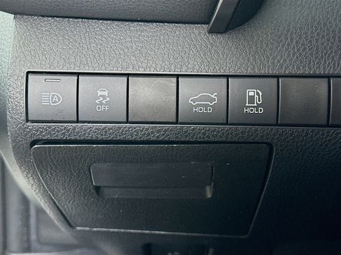 Used 2020 Toyota Camry XSE image 17