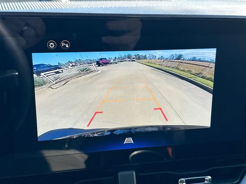 Used 2026 Chevrolet Equinox LT image 17