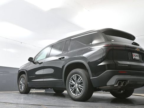 Used 2024 Chevrolet Traverse LT FWD image 31