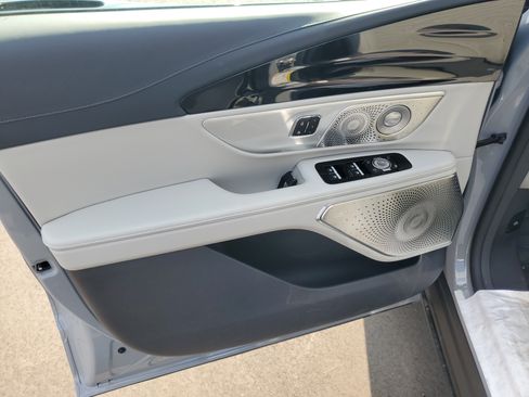 New 2026 Lincoln Nautilus Reserve AWD/4WD image 8