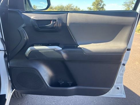 Used 2022 Toyota Tacoma SR5 w/ Technology Package AWD/4WD image 19