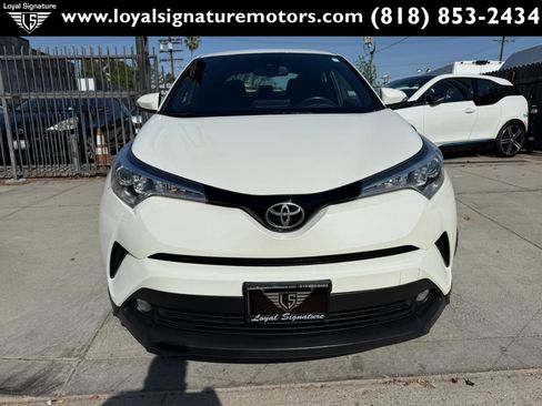 Used 2018 Toyota C-HR XLE image 2