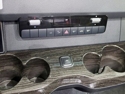 Used 2024 Mercedes-Benz Sprinter 3500 image 22