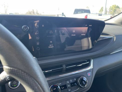 Used 2024 Buick Envista Preferred w/ Convenience II Package image 16