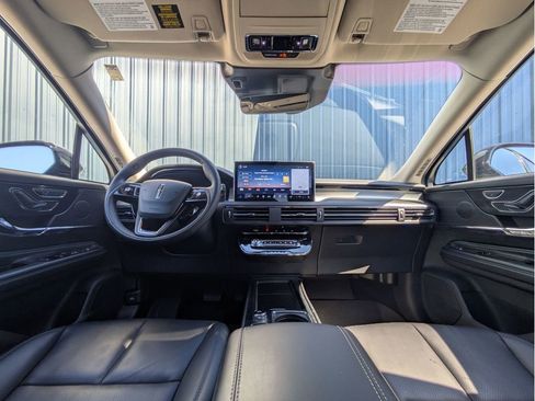 Used 2025 Lincoln Corsair AWD w/ Equipment Group 101A image 24