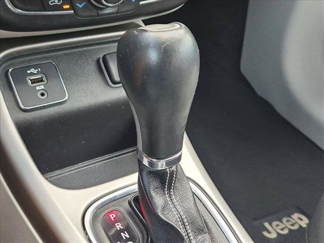 Used 2019 Jeep Compass Latitude FWD image 12
