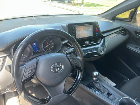 Used 2018 Toyota C-HR XLE FWD image 18