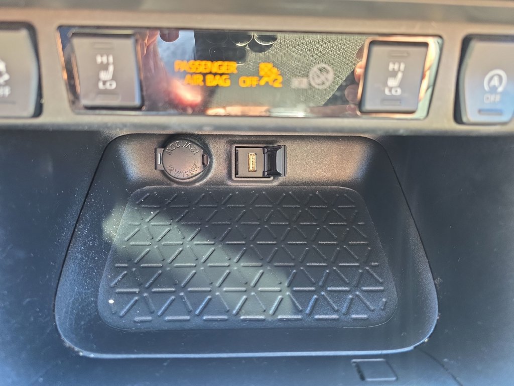 Used 2021 Toyota RAV4 XLE Premium AWD/4WD image 35