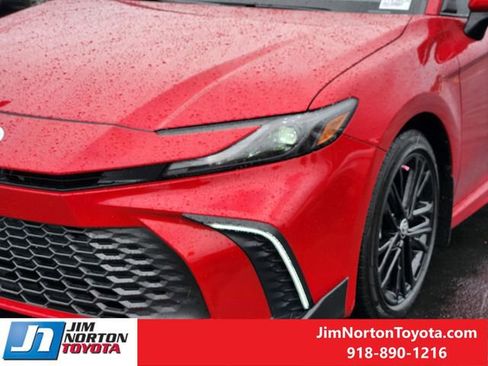 Used 2025 Toyota Camry SE w/ Convenience Package FWD image 11