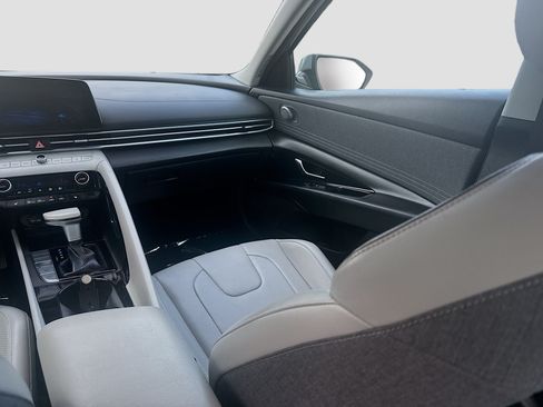 Used 2023 Hyundai Elantra Limited FWD image 19