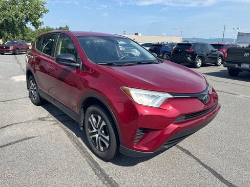 Used 2018 Toyota RAV4 LE w/ Carpet Mat Package AWD/4WD image 3