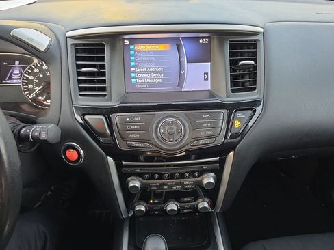 Used 2019 Nissan Pathfinder SV FWD image 8