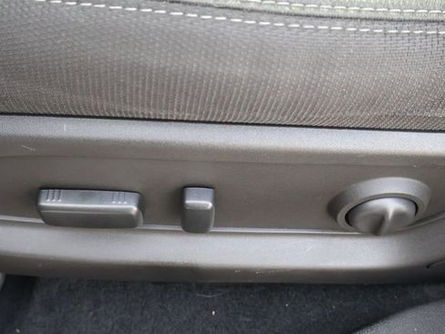 Used 2016 GMC Acadia SLE image 31