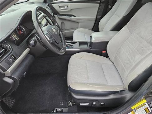 Used 2016 Toyota Camry SE image 14