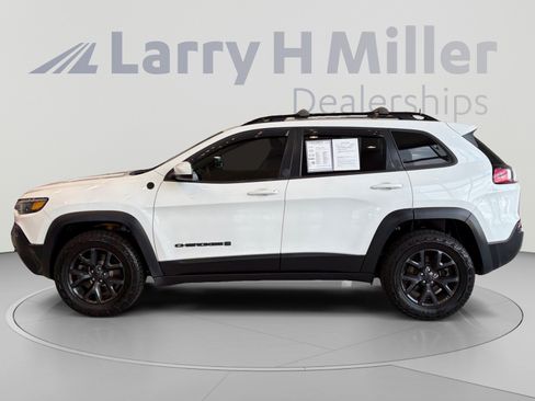 Used 2019 Jeep Cherokee Latitude AWD/4WD image 2